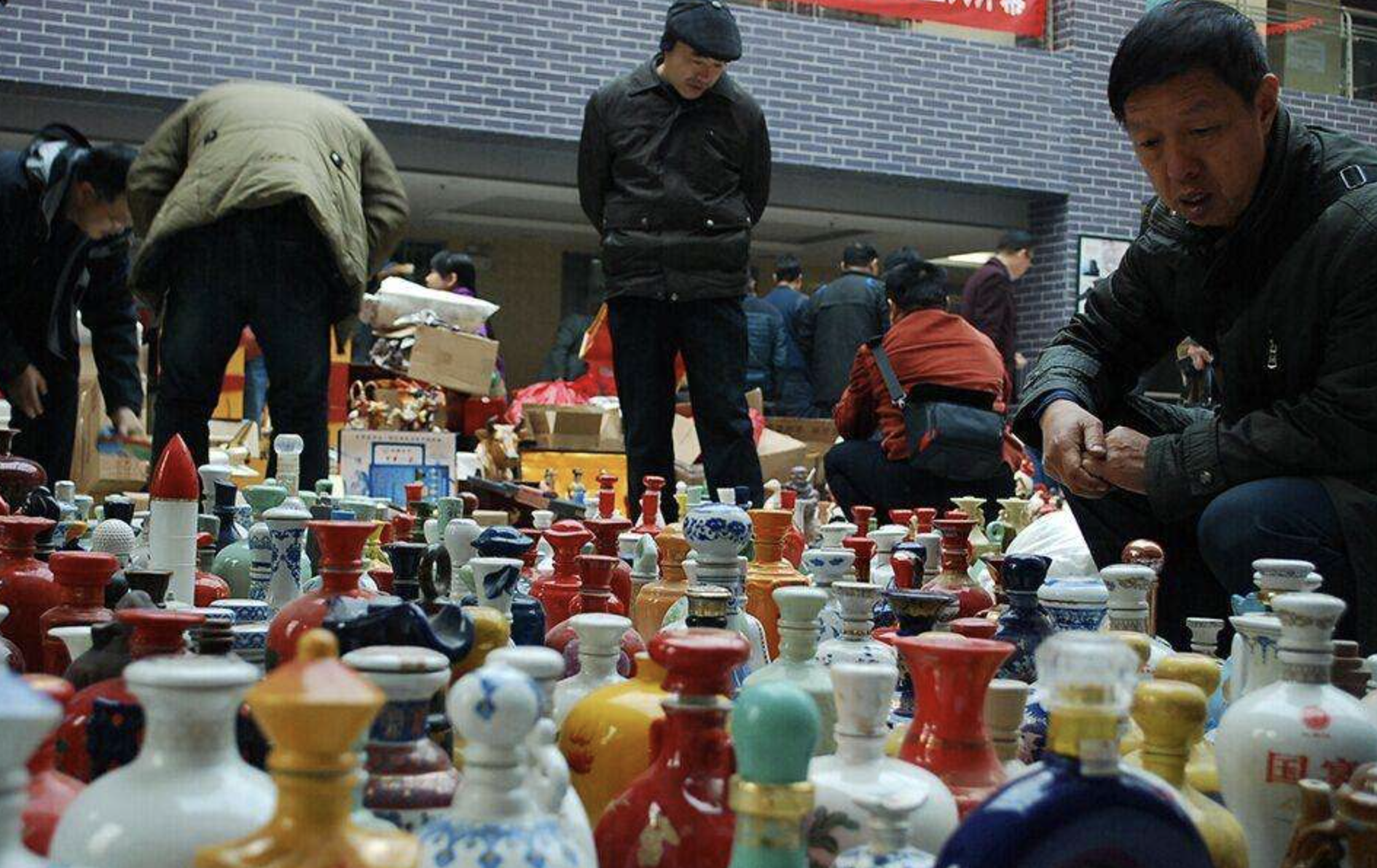 酒博会成名利场：名酒企在狂欢 小酒厂在悲叹
