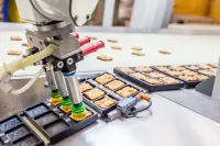 食品业刮起“混搭风” 并联机器人实现高效率包装