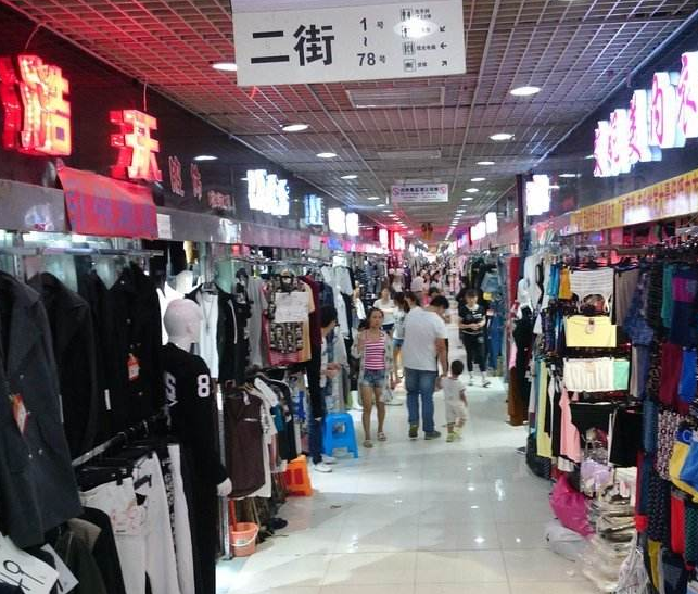 服装批发市场开启清仓模式