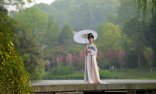 中国掀起传统文化热 越来越多年轻人迷上汉服
