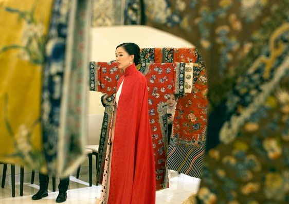 传统服装修改师的“重出江湖” 传统技艺迎来新商机