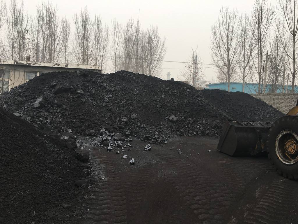 沥青领涨 PTA跌停 化工品期货“冰火两重天”