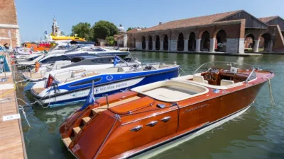 27000人参加威尼斯首航游艇展，看来土豪不少！