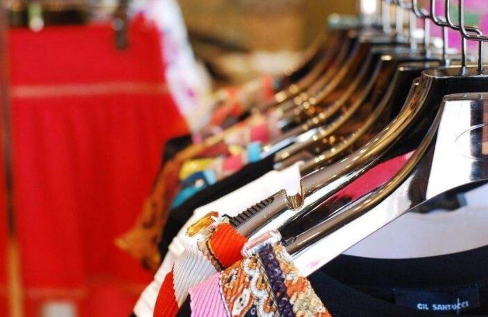 服装品牌转型升级向时尚进击，品牌“多条腿”走路能否奏效?